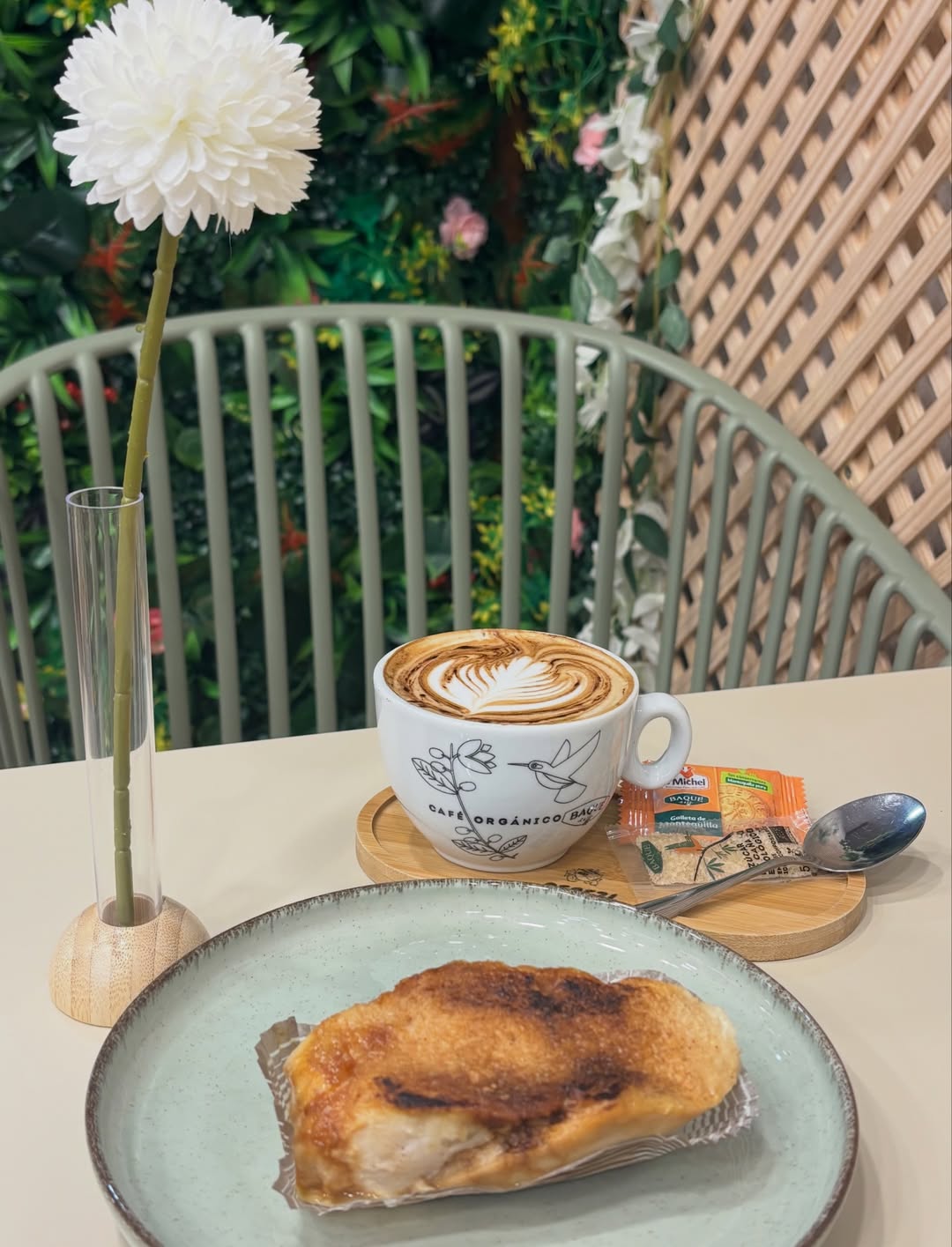 Cafe latte art y bolleria artesana en Berezi Kafetegia Ordizia Gipuzkoa